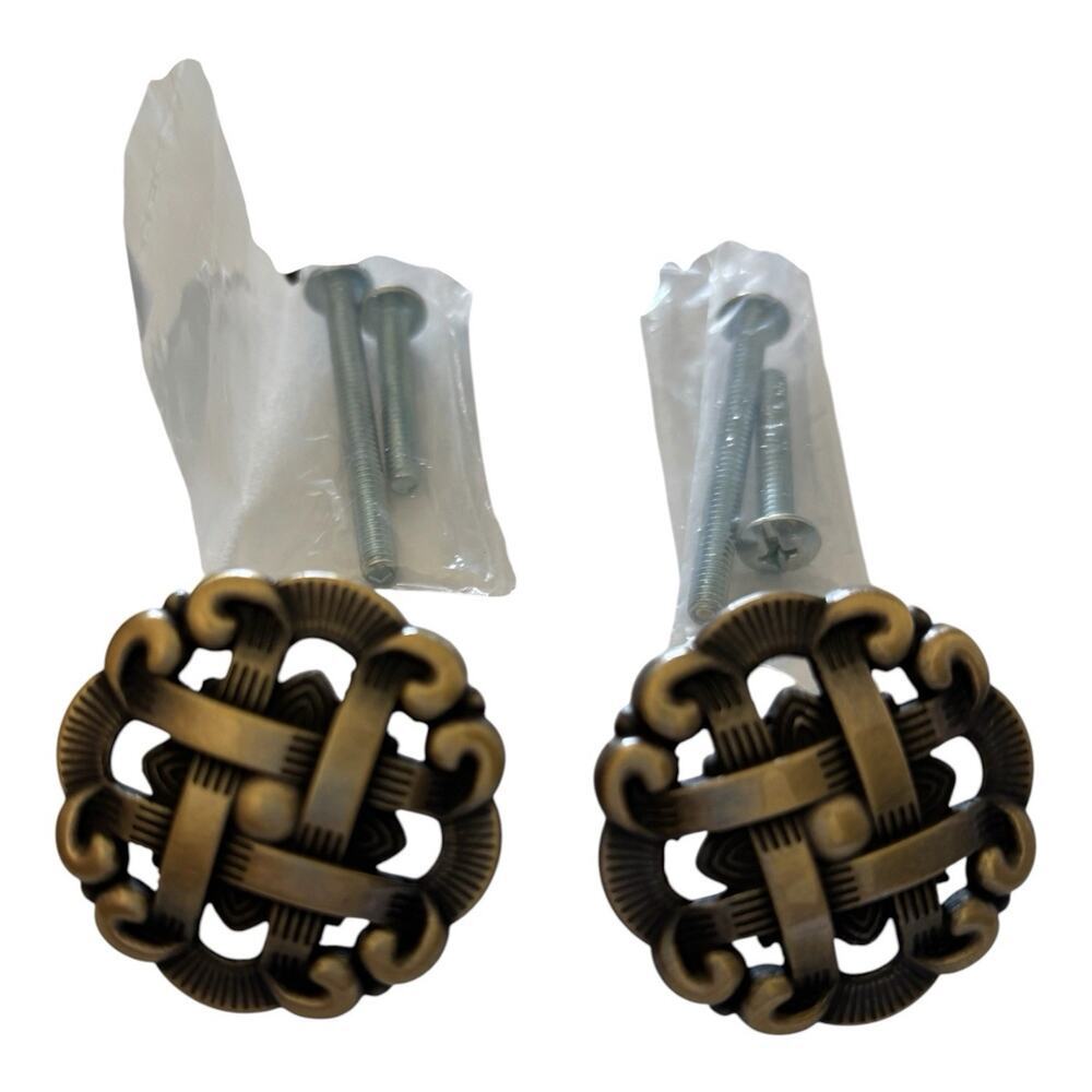 2 Weave Pattern 1-1/2 in. (37 mm) Antique Brass Round Cabinet Knobs